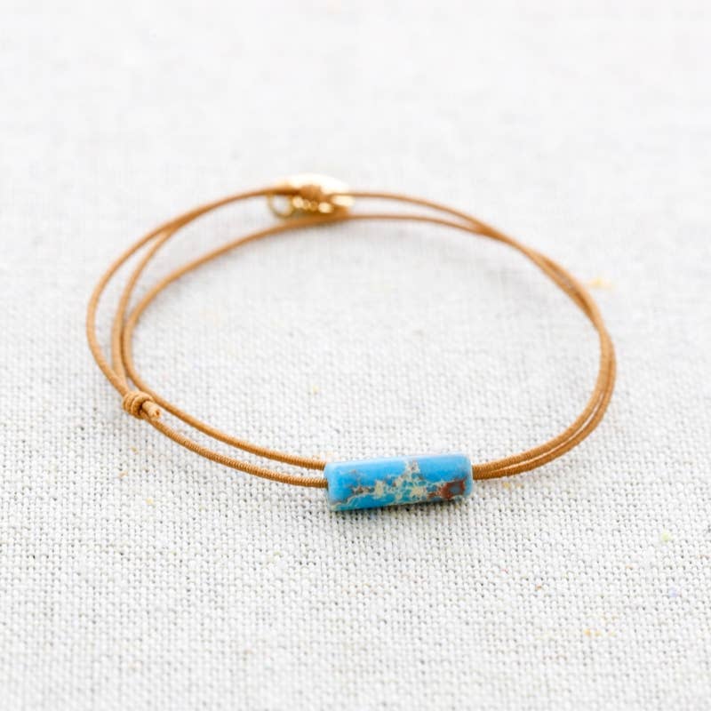 Zartes Armband mit blauem Naturstein