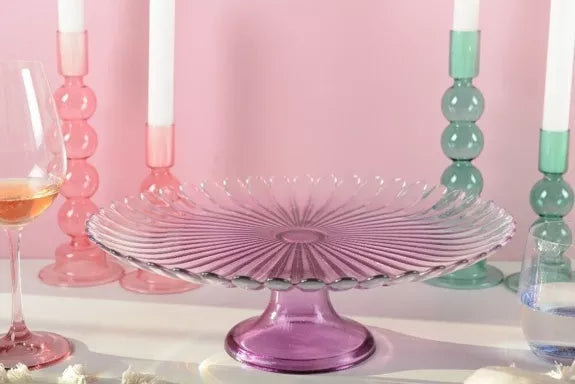 Tortenplatte auf Fuß in Lila – Eleganz für deine Kuchenkreationen