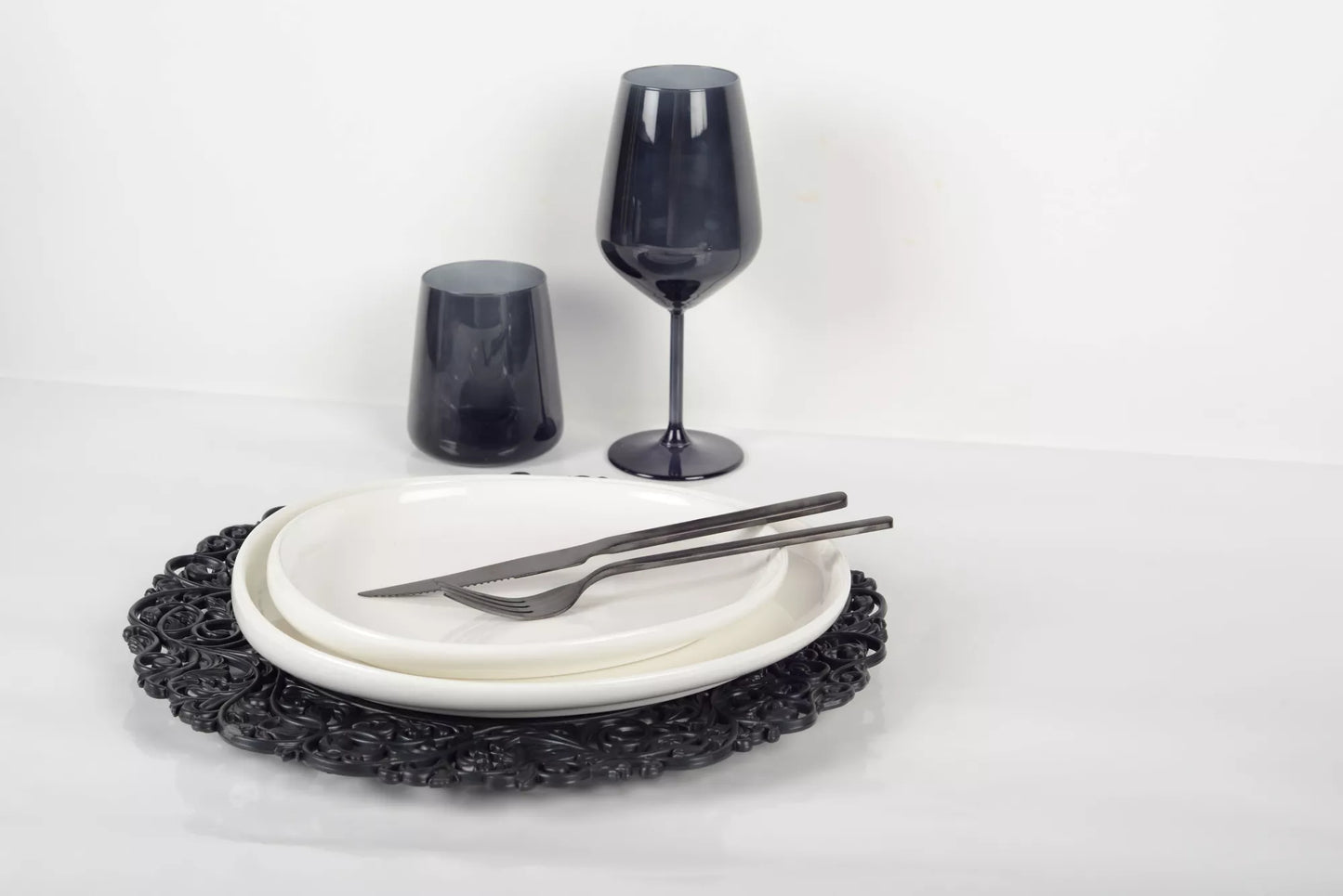 Schwarzes Trinkglas – Elegantes Design für stilvolle Genussmomente