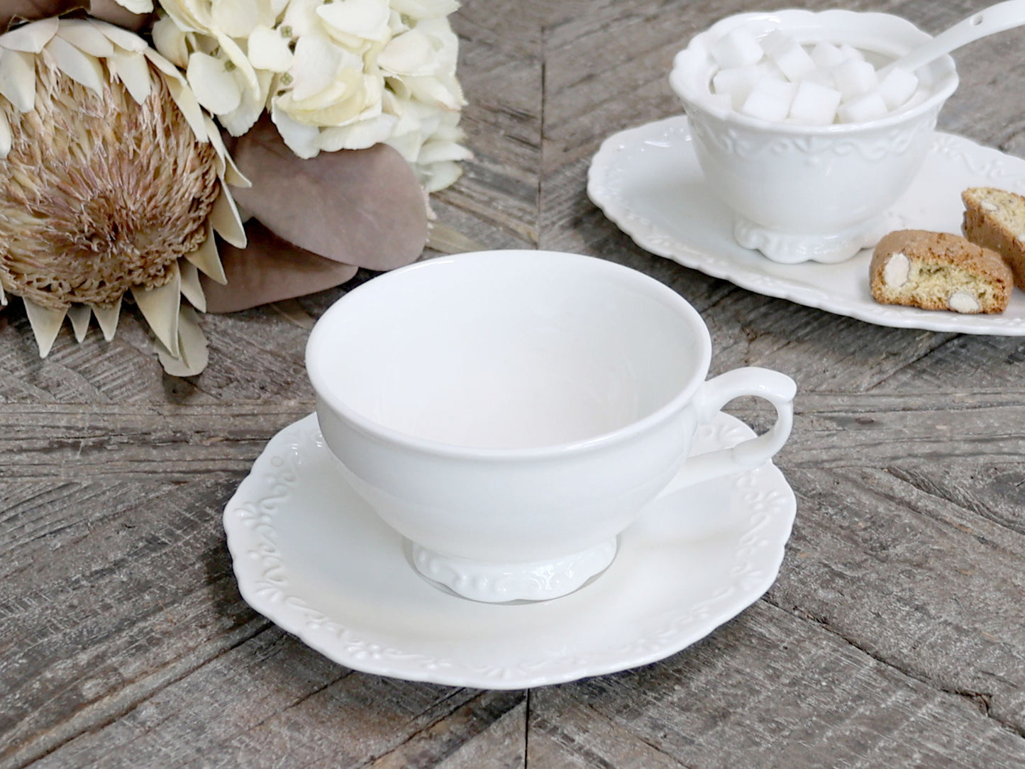 Teetasse mit Untertasse – Klassische Eleganz aus feinem Porzellan