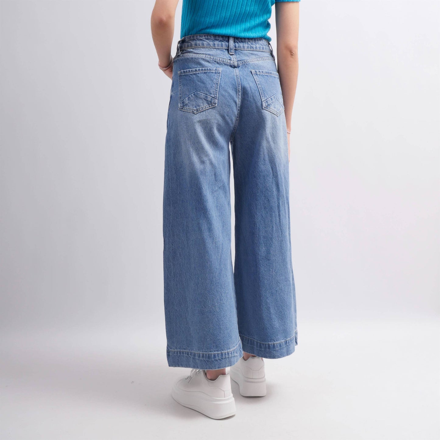 Wide-Leg-Jeans mit Strass – italienischer Glamour in Denim