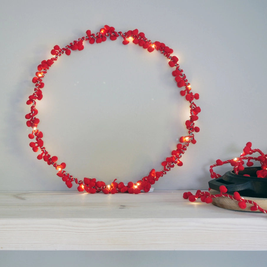 Beleuchteter Pompon-Kranz – Skandinavisches Design | Rot, 25 cm