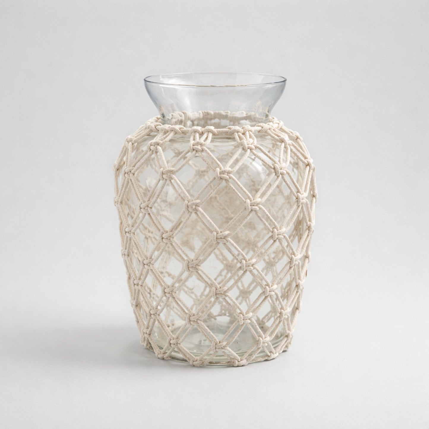 Glasvase mit Makramee – Boho Vase mit handgeknüpfter Optik Vase Das Zierwerk