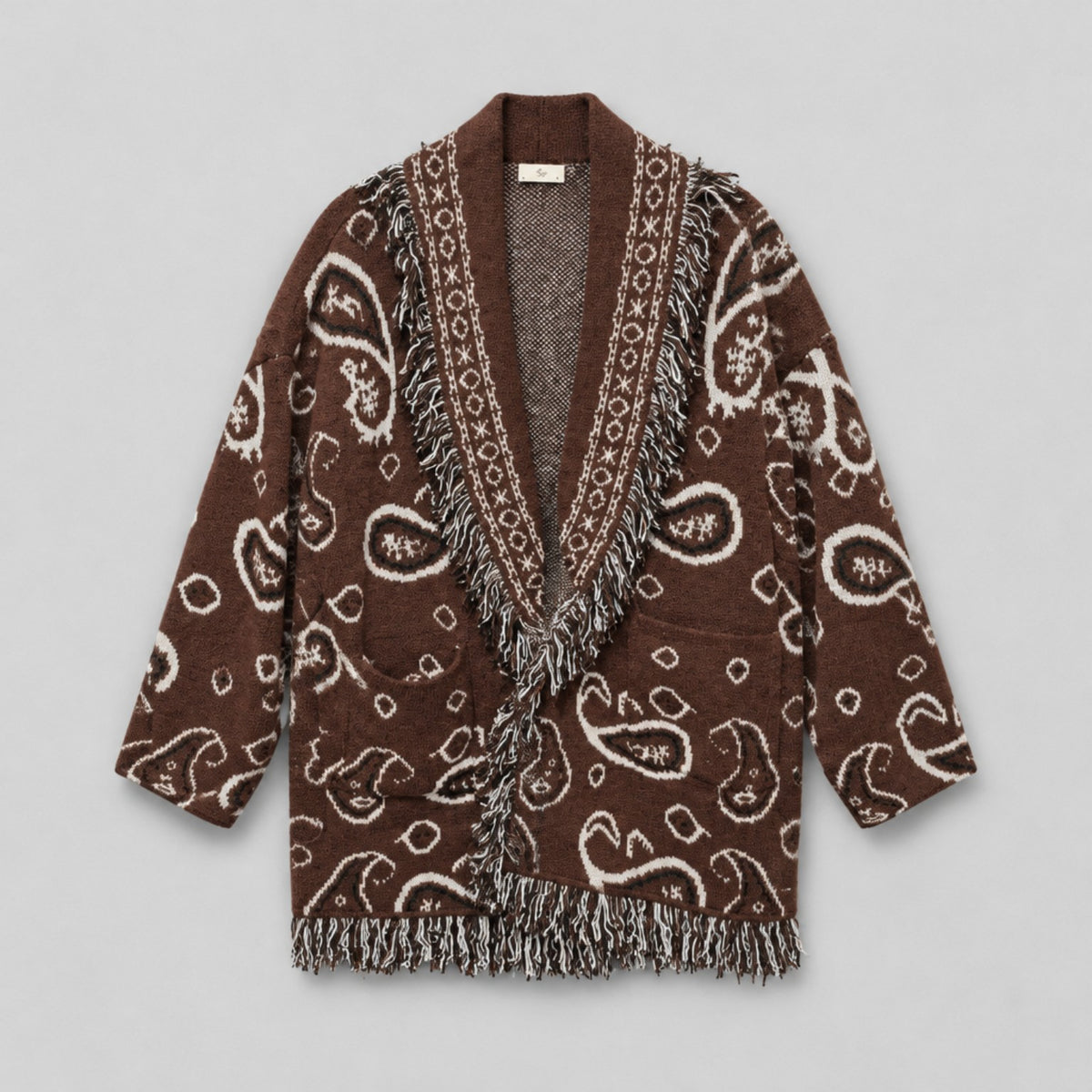 Damen Strickjacke mit Paisley-Muster – Braun-Creme mit Fransen | Boho Cardigan Strickjacke Das Zierwerk