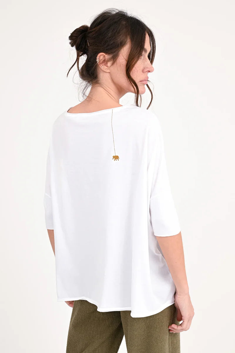 Oversize T-Shirt „Papu“ in Weiß von Love Joy Victory (Größe XS / S)