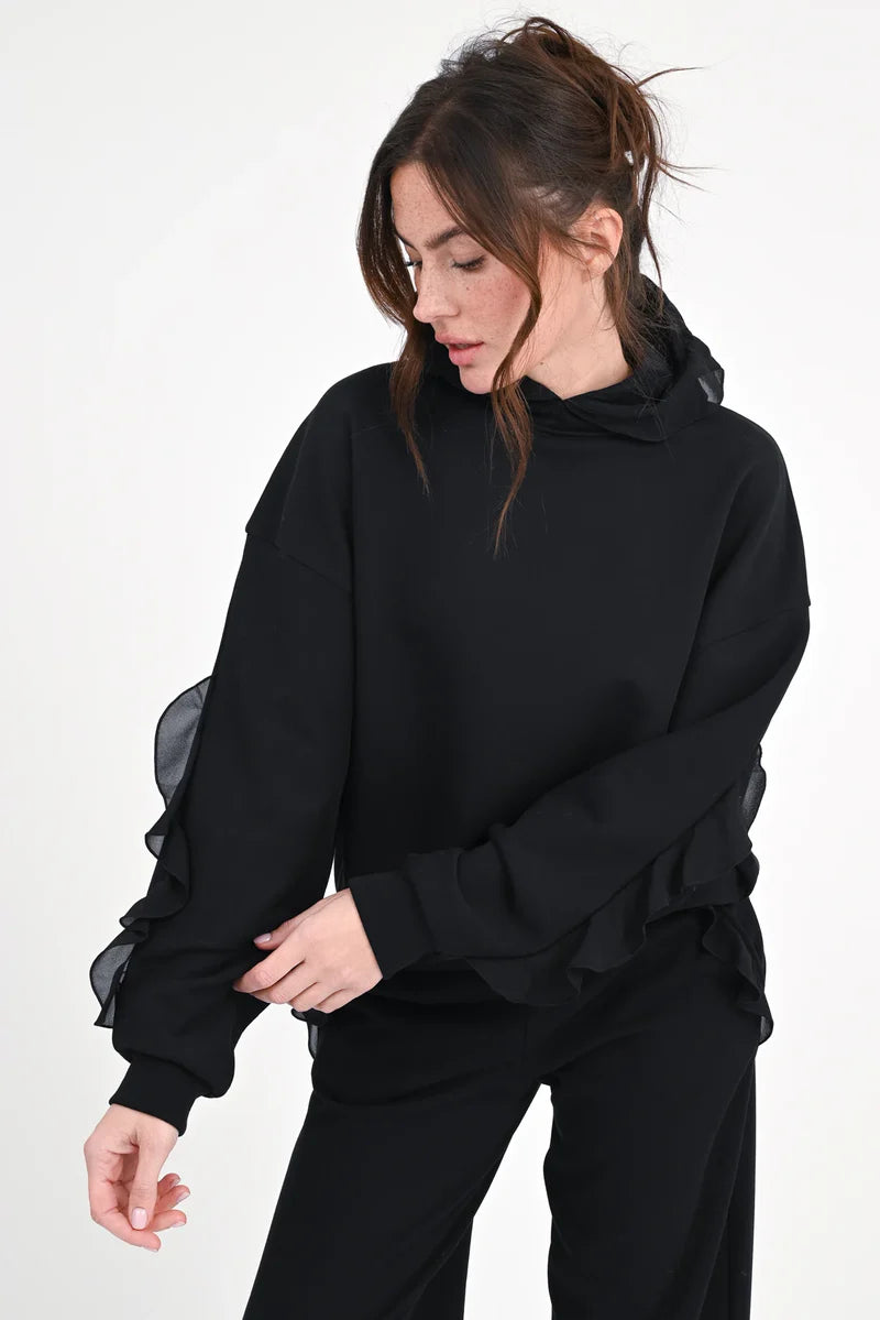 Sweathoodie „Paty“ mit Volants in Schwarz | Love Joy Victory (Größe M / L)