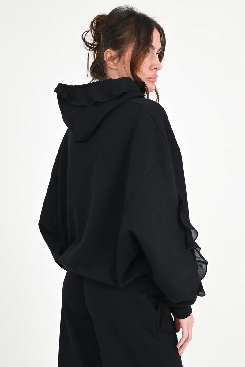 Sweathoodie „Paty“ mit Volants in Schwarz | Love Joy Victory (Größe M / L)