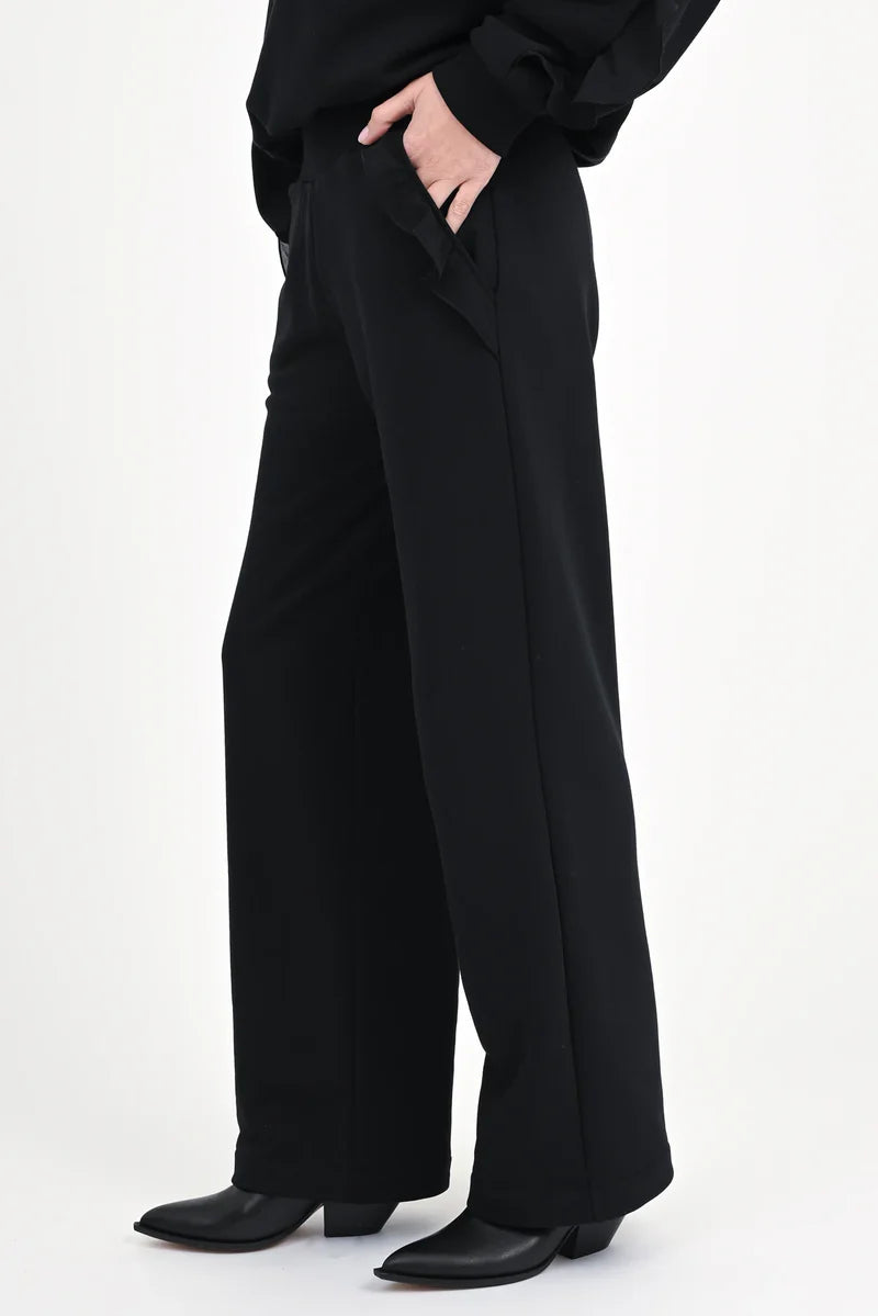 Hose „Val“ mit Volants in Schwarz | Love Joy Victory (Größe M) Hose Love Joy Victory