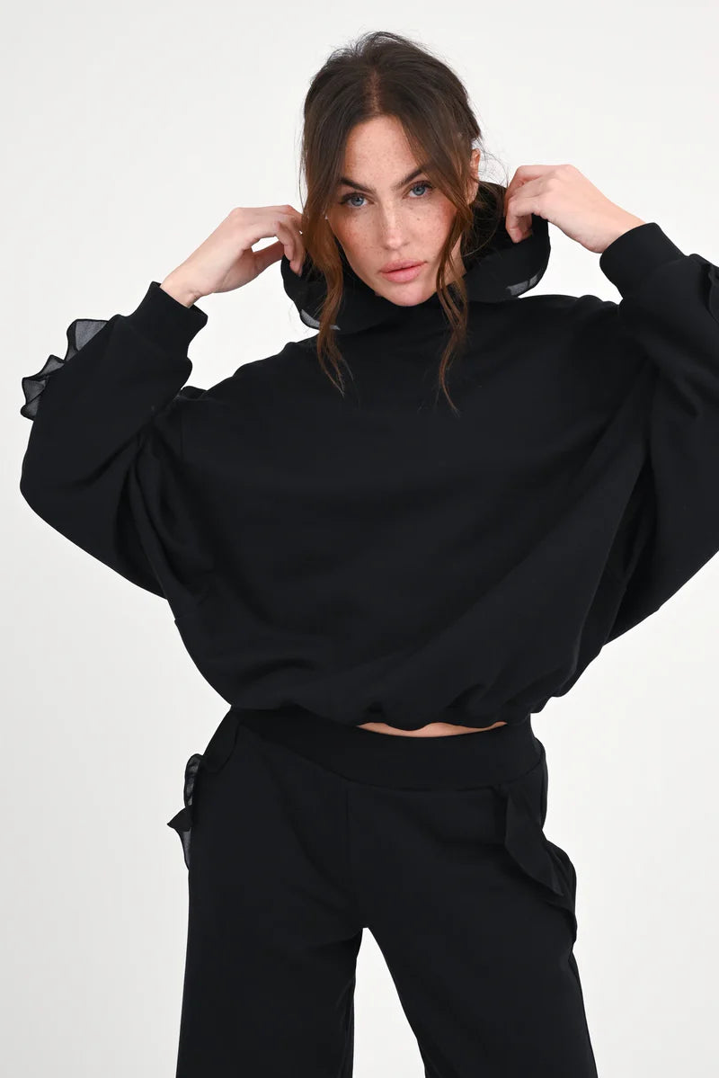Sweathoodie „Paty“ mit Volants in Schwarz | Love Joy Victory (Größe M / L)