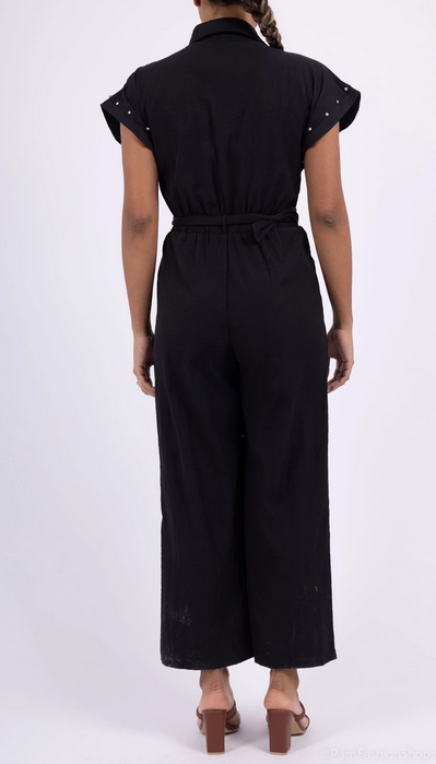 Eleganter schwarzer Jumpsuit mit Gürtel und Nieten-Details (Größe S)
