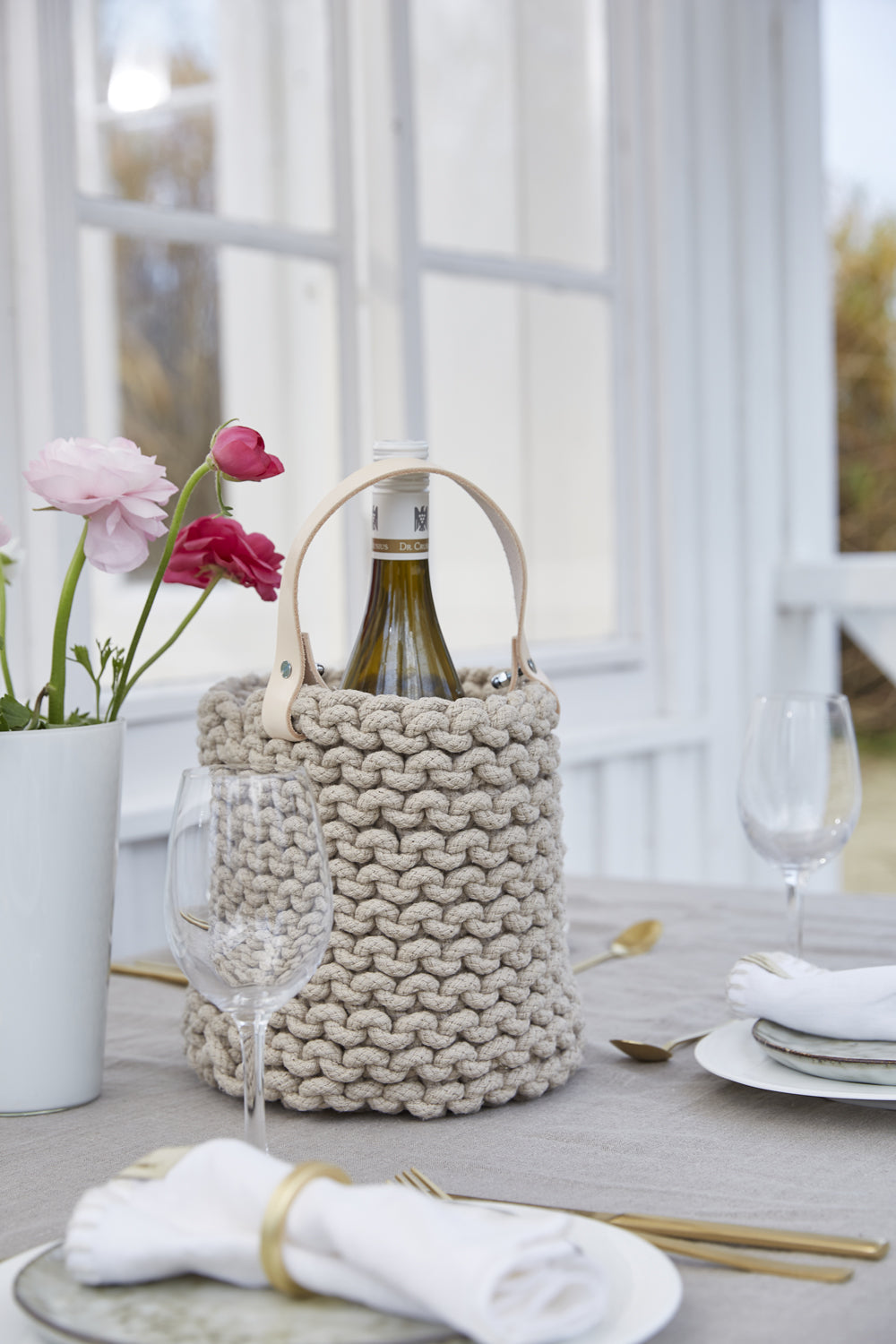 Bottle Bag aus Baumwolle mit Lederhenkel – Beige von Peter Dahlenburg