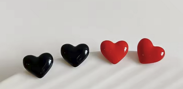 Herz-Ohrstecker Rot – kleine Liebe mit großem Auftritt