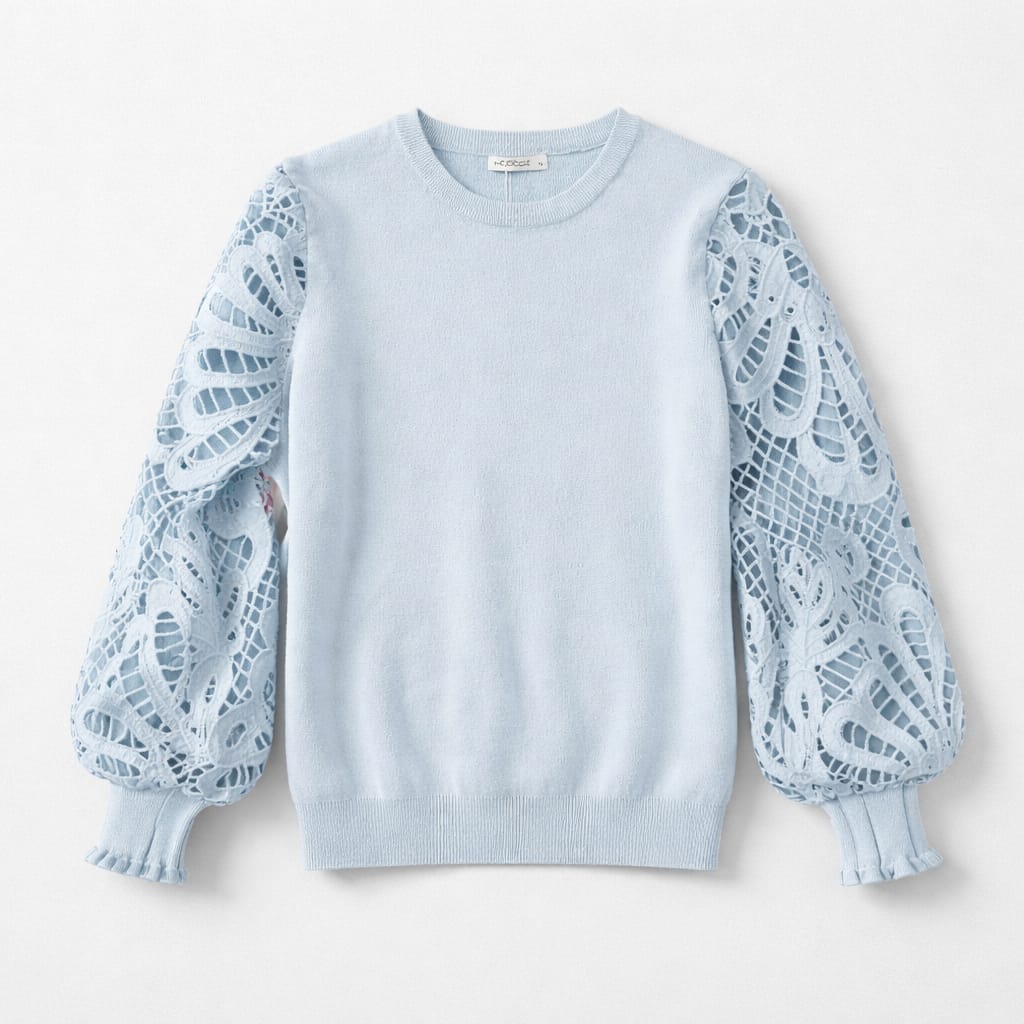 Pullover „Sky Lace“ – Feinstrick mit Spitzendetails in Hellblau Pullover Das Zierwerk