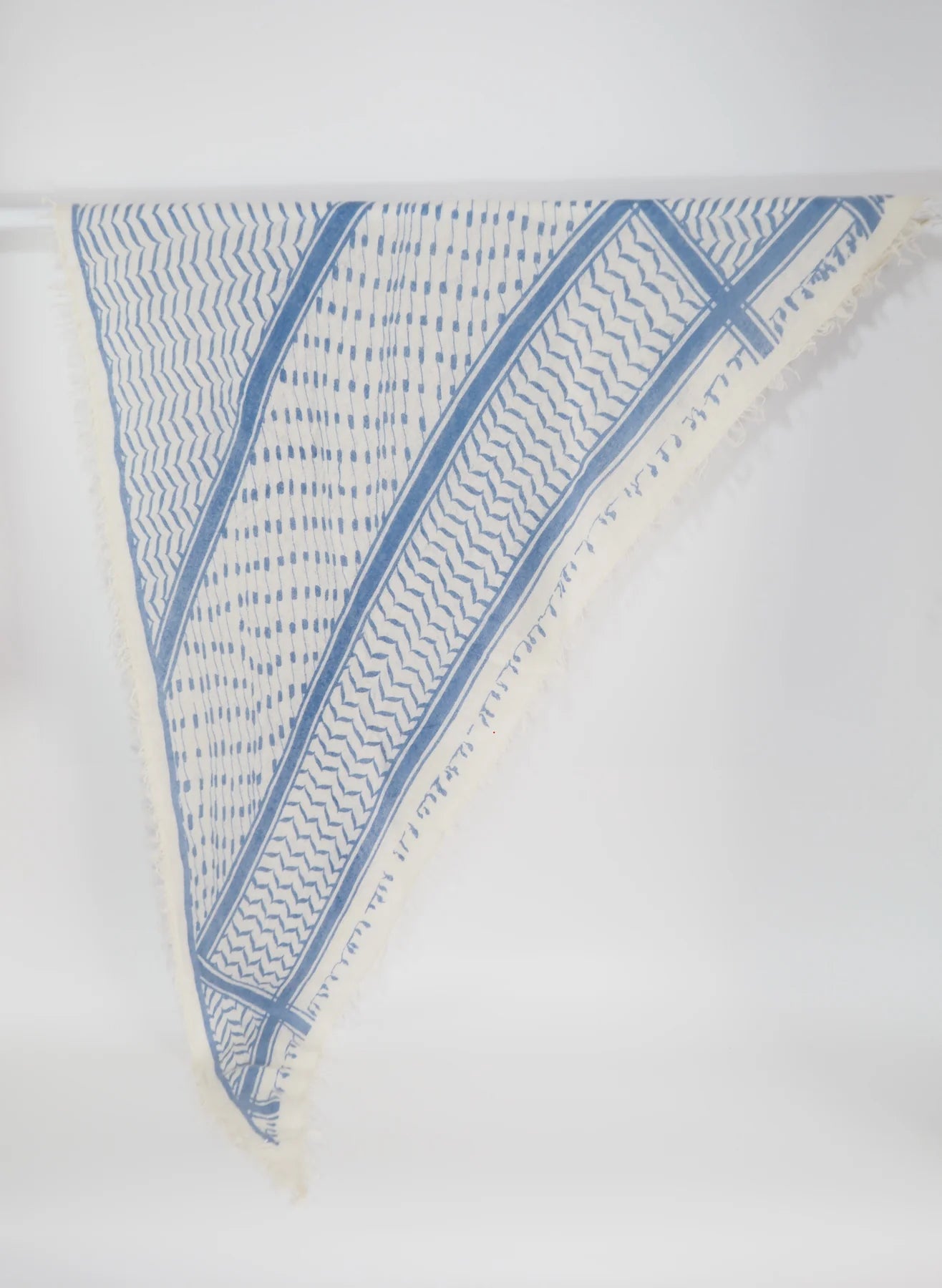 Kaschmir Dreieckstuch „Lalit Loop“ – Blau / Off-White | Travel Memories Collection Schal MyRomy