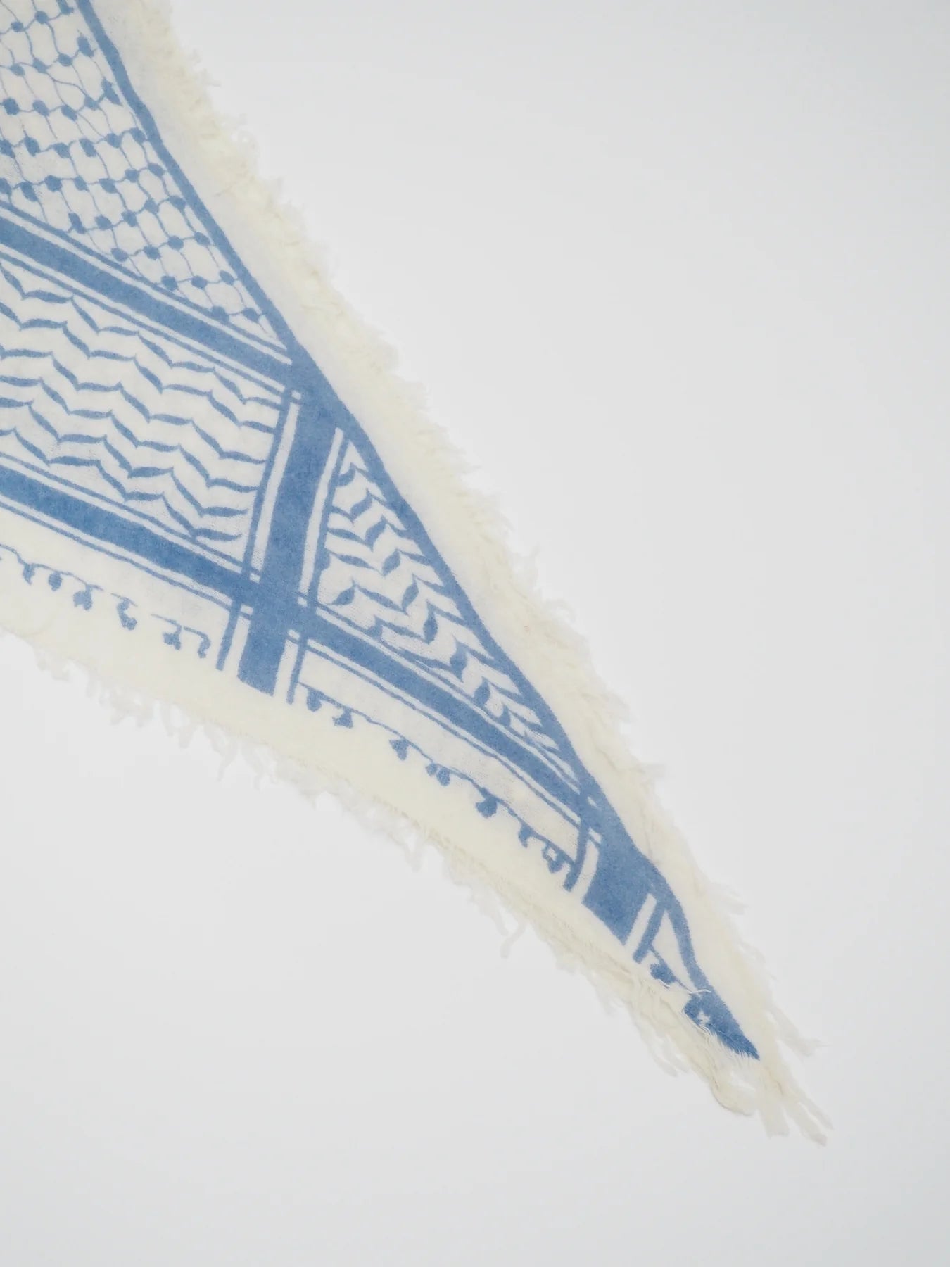 Kaschmir Dreieckstuch „Lalit Loop“ – Blau / Off-White | Travel Memories Collection