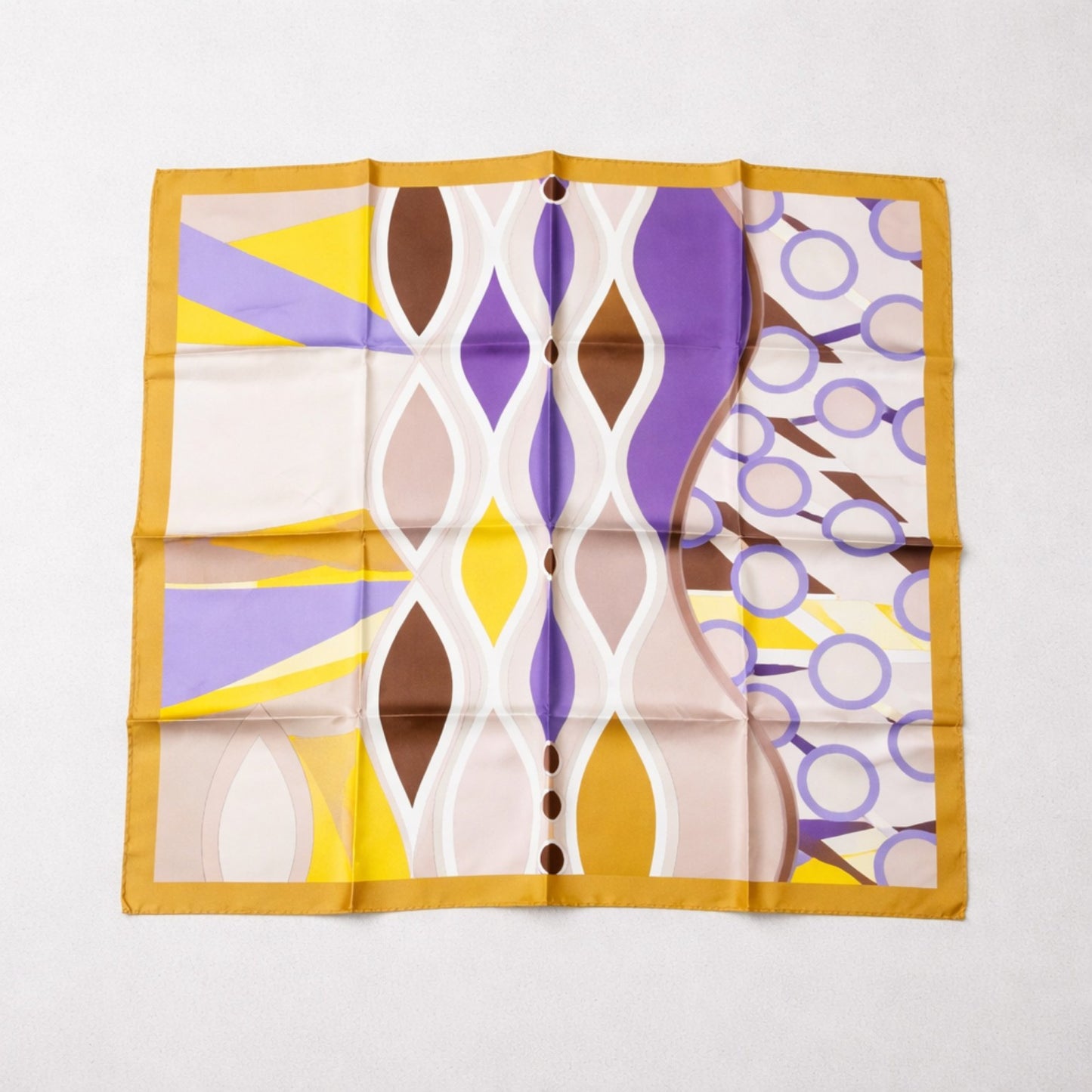 Seidentuch Made in Italy – grafisches Retro-Design in Lila, Senf & Creme Schal Das Zierwerk