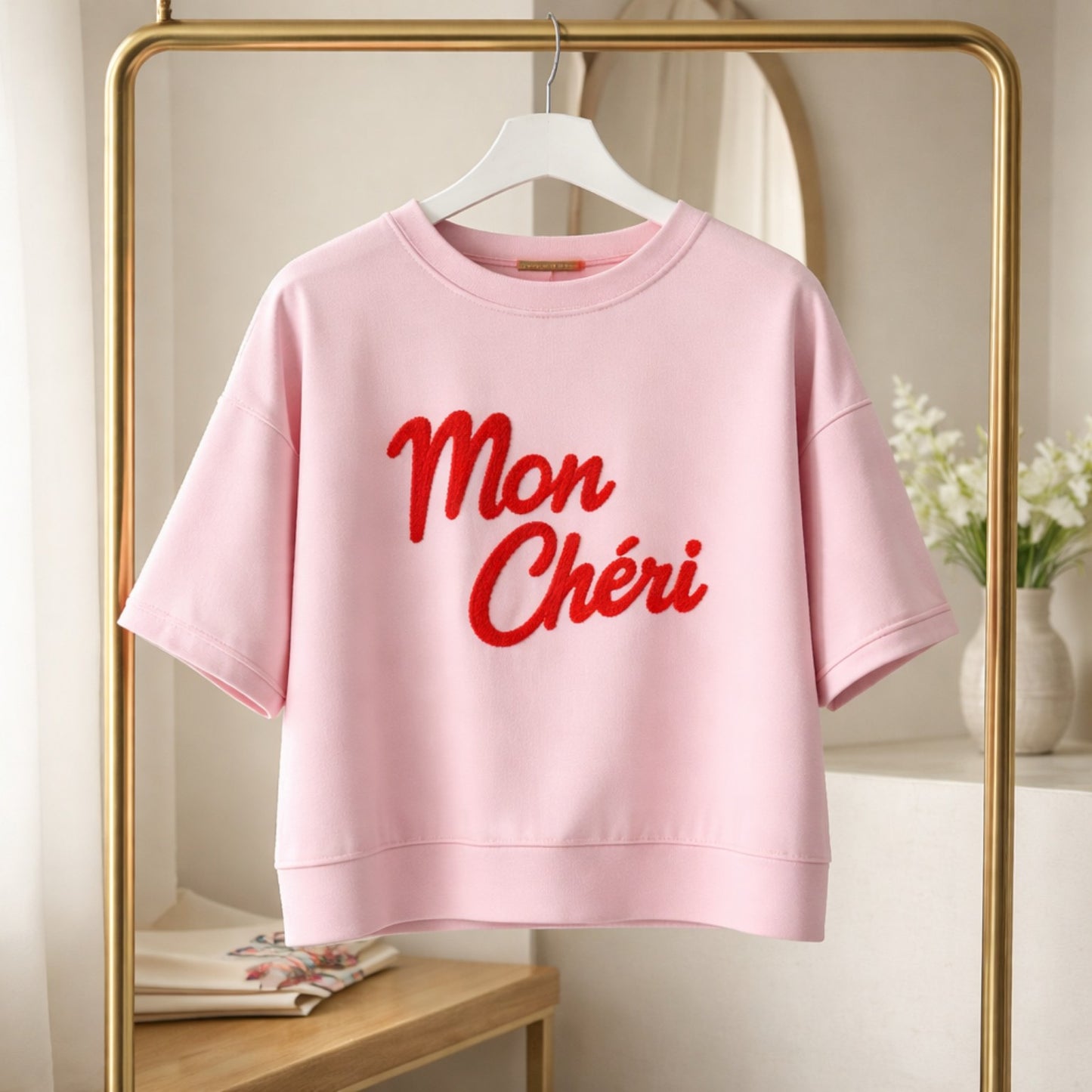„Mon Chéri“ Statement-Shirt – ein Hauch Paris für deinen Alltag Shirt Das Zierwerk