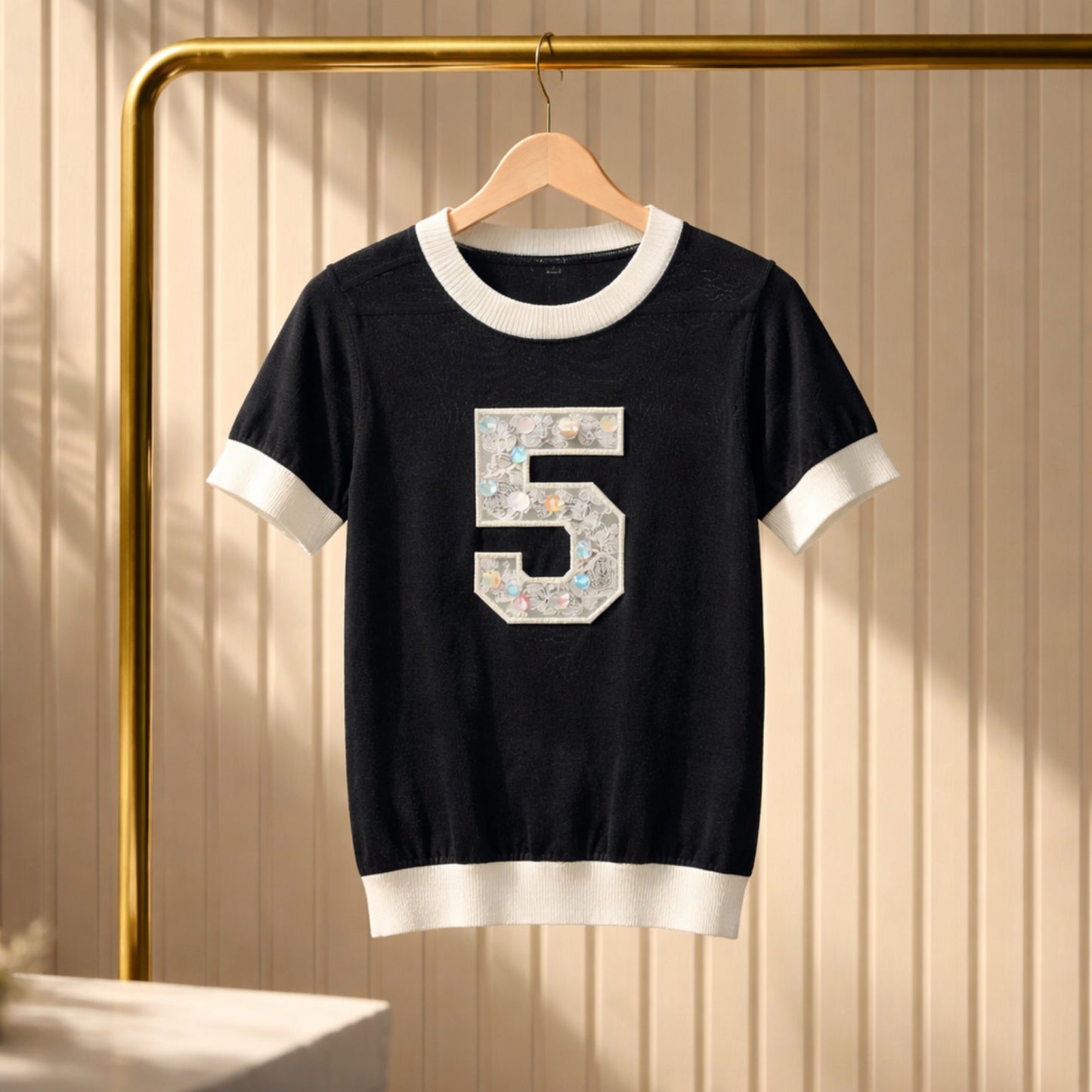 Feinstrick-Shirt mit Pailletten-Applikation „5“ Shirt Das Zierwerk