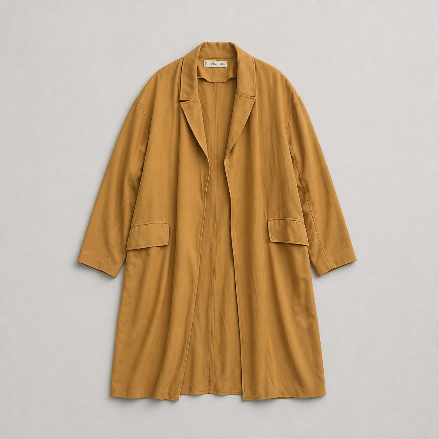 Langer Mantel in Camel – lässige Eleganz im französischen Stil Mantel Das Zierwerk