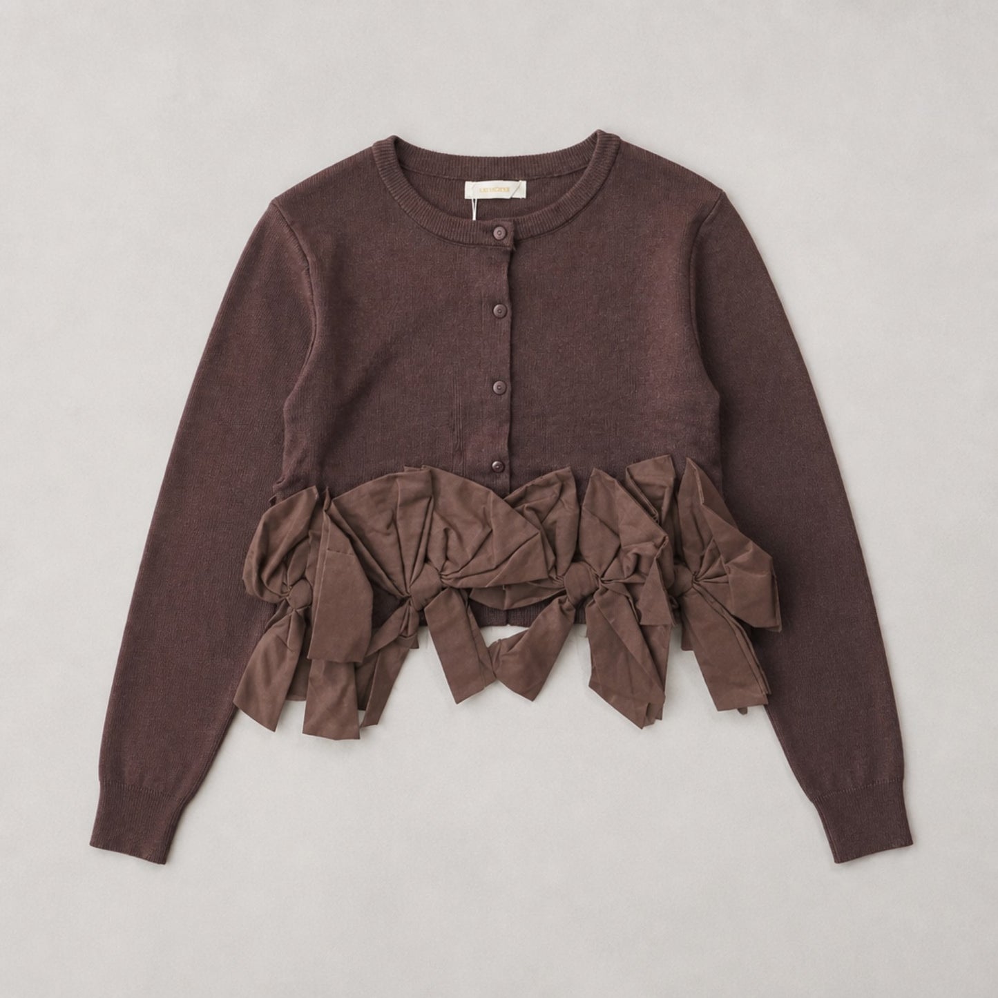Kurze Strickjacke in Schokobraun mit Schleifen-Details Strickjacke Das Zierwerk