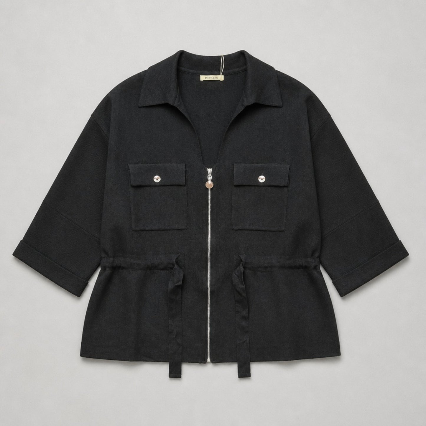 Schwarze Oversize-Strickjacke mit Reißverschluss & Taillenzug Strickjacke Das Zierwerk