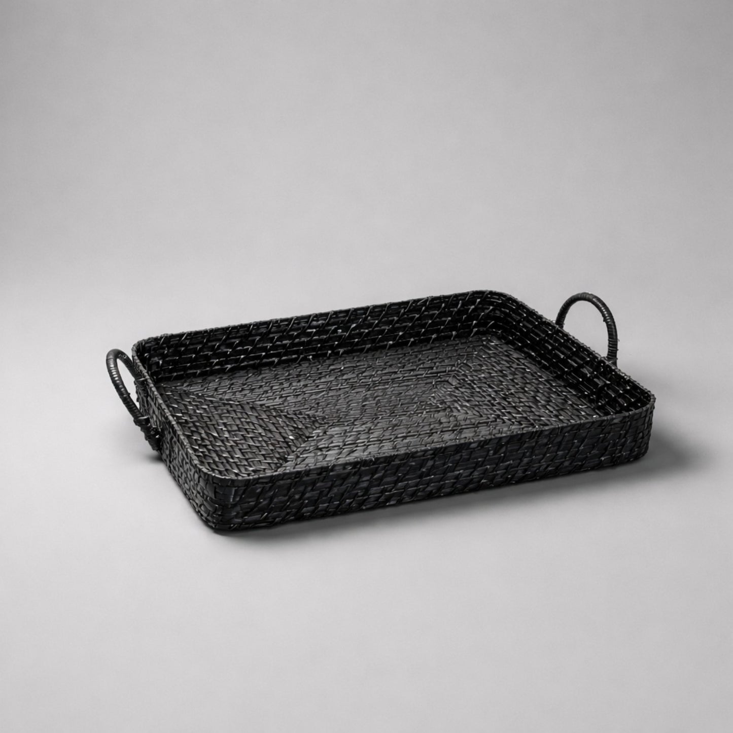 Schwarzes Rattantablett mit Griffen – stilvoll servieren & dekorieren Tablett Das Zierwerk