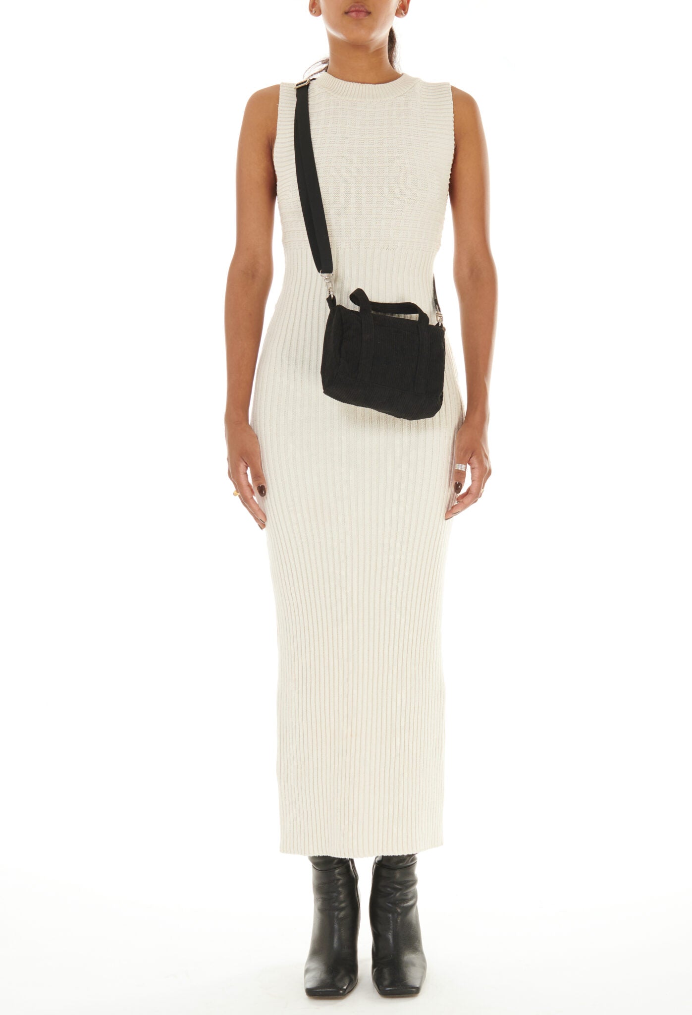 Cord-Handtasche Schwarz mit breitem Schultergurt – Weich, leicht & stylisch Tasche Das Zierwerk