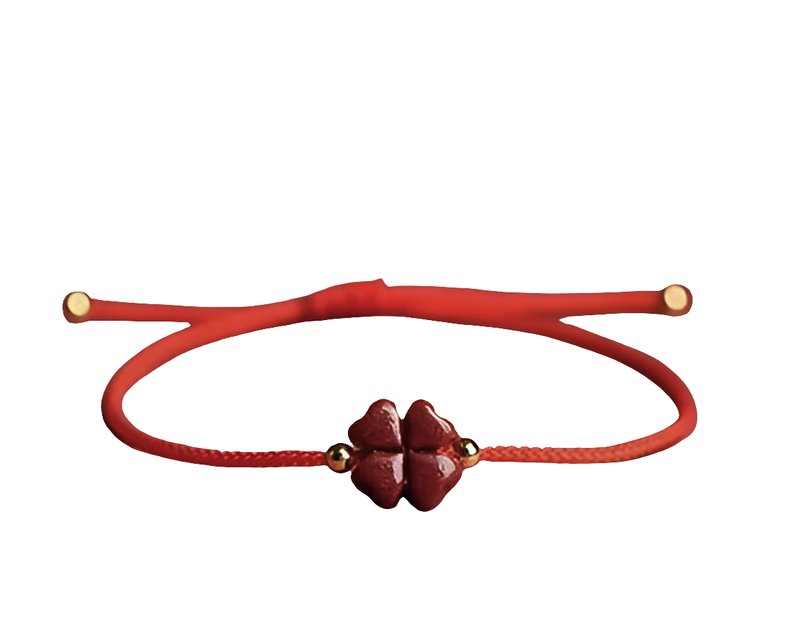 Handgemachtes rotes Glücksarmband mit Klee & natürlichem Zinnober