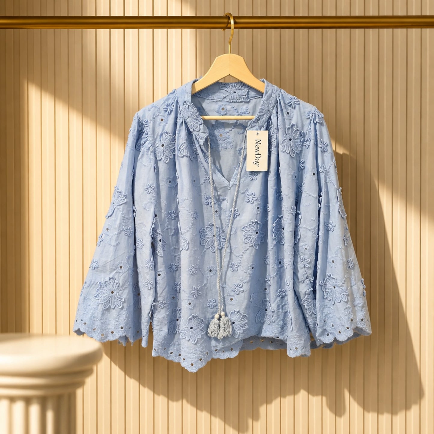Bluse mit floraler Lochstickerei aus 100 % Baumwolle – Made in Italy Bluse Das Zierwerk