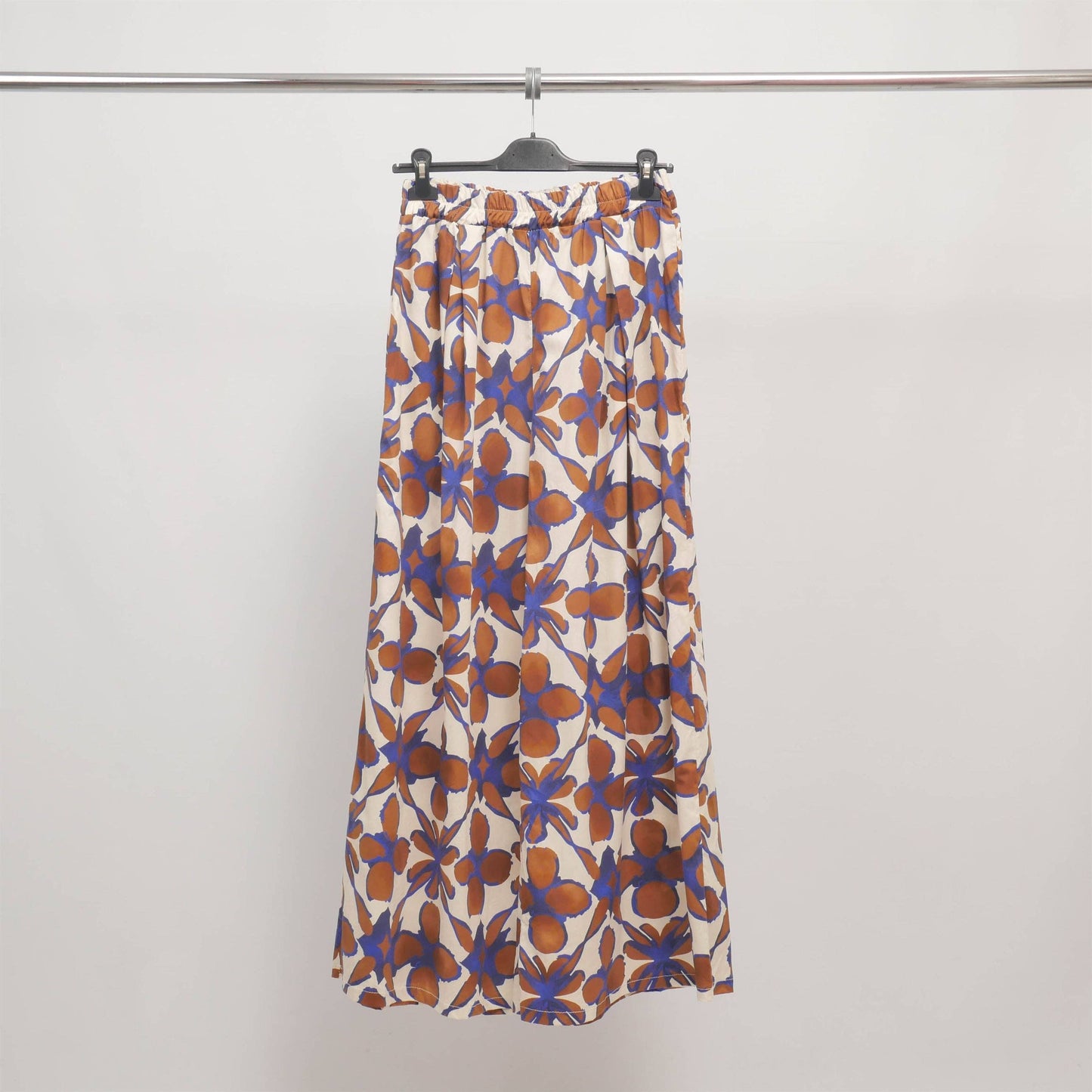 Weite Hose mit Blumenmuster
