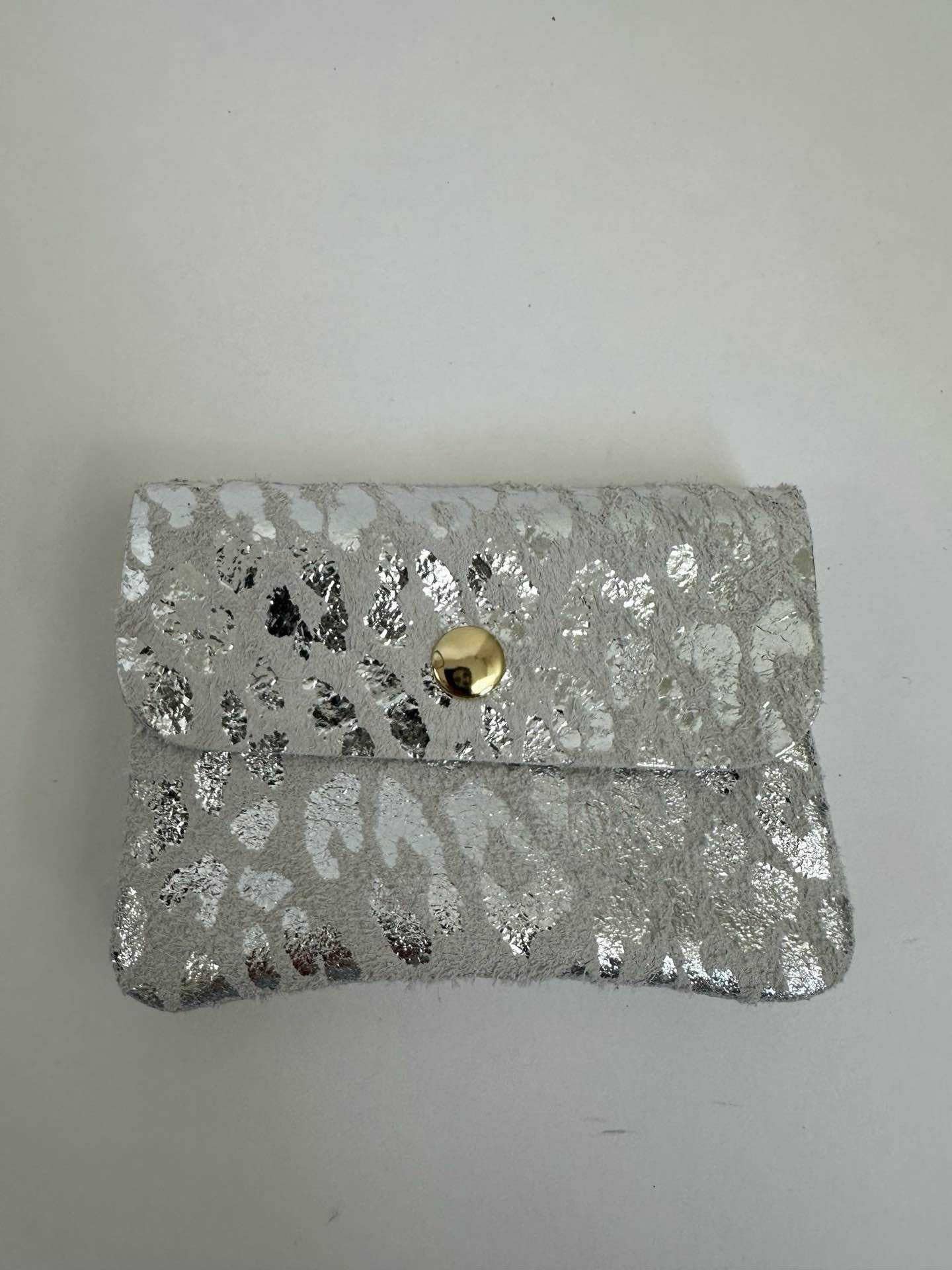 Blush Portemonnaie – Wildleder mit Silber-Leo-Print