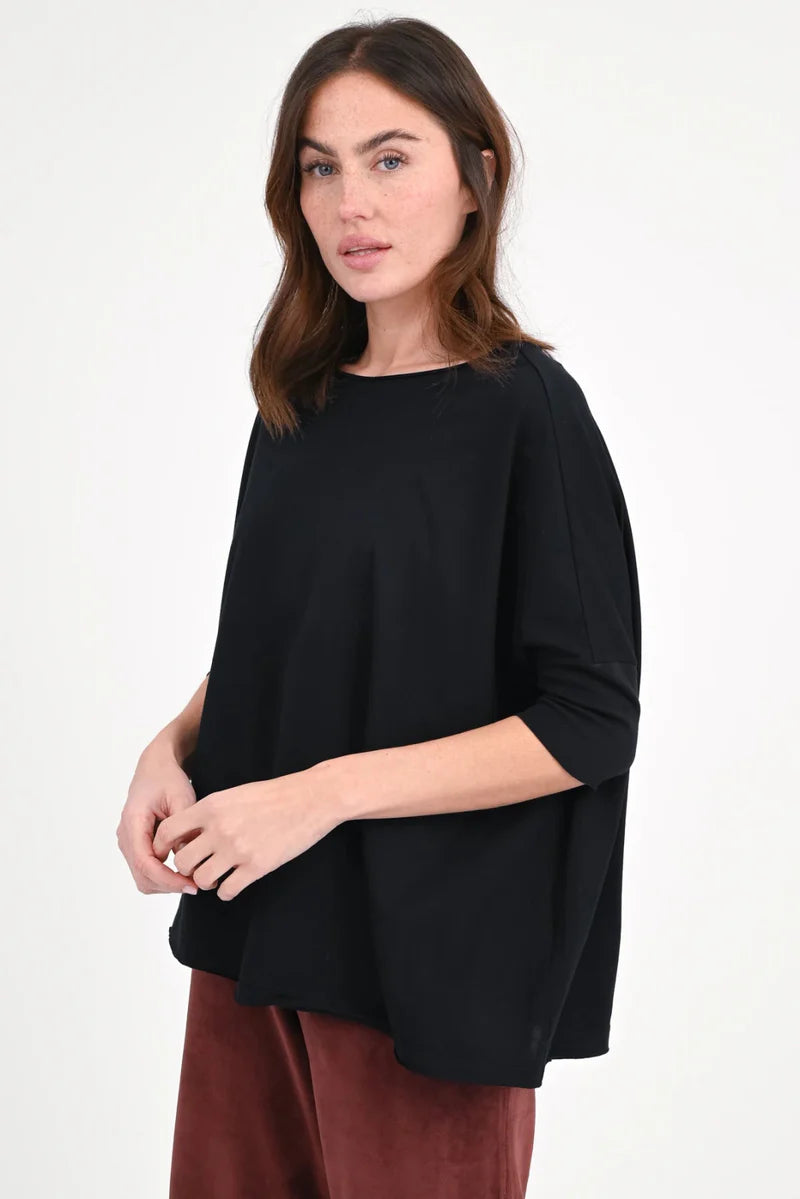Oversize T-Shirt „Papu“ in Schwarz von Love Joy Victory (Größe XS / S)