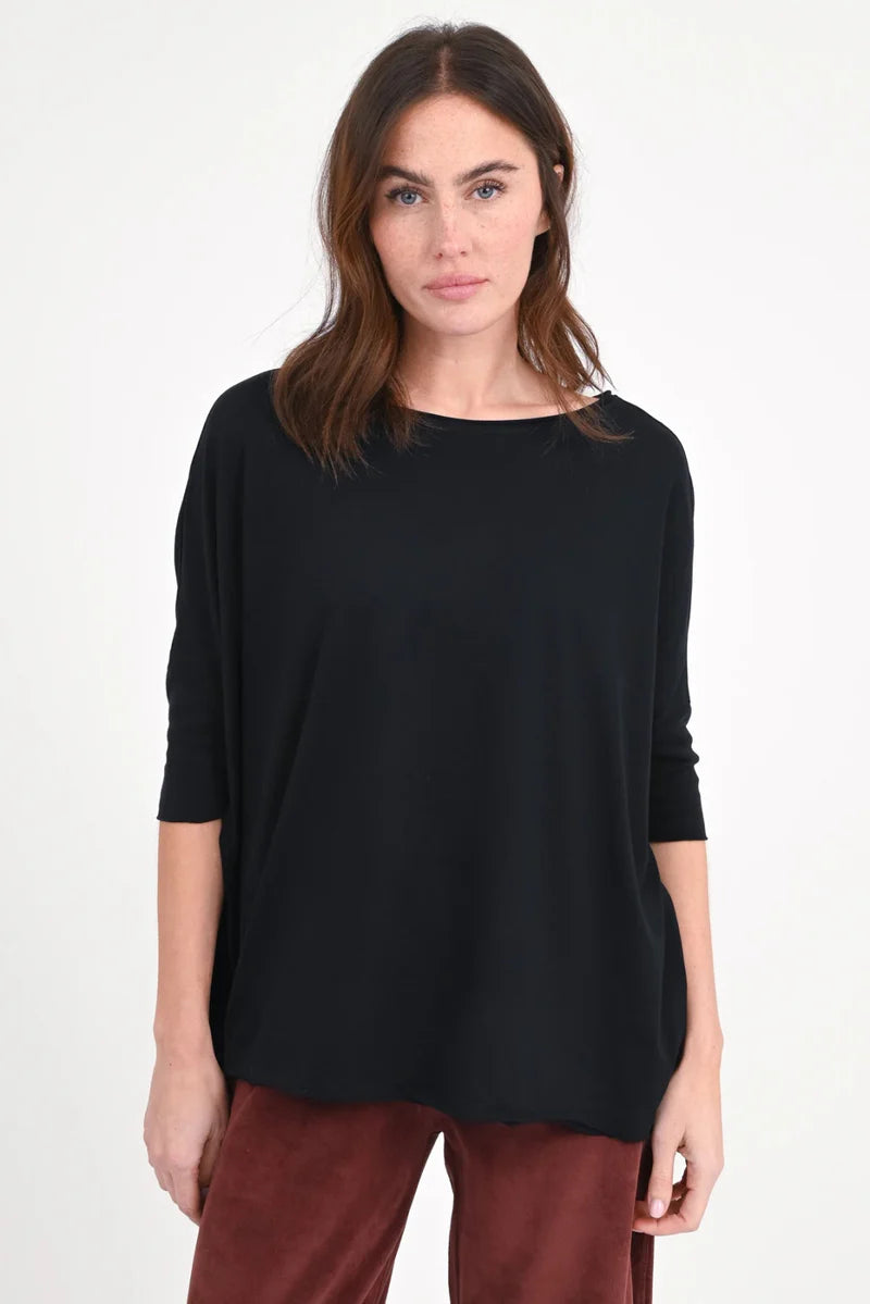 Oversize T-Shirt „Papu“ in Schwarz von Love Joy Victory (Größe XS / S)
