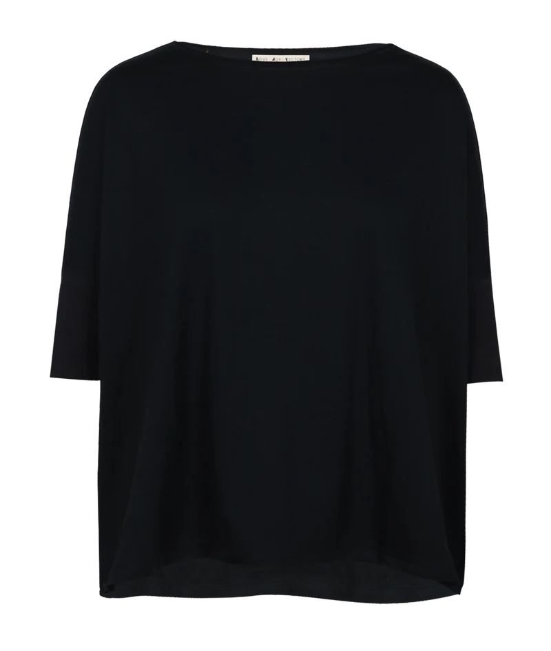 Oversize T-Shirt „Papu“ in Schwarz von Love Joy Victory (Größe XS / S)