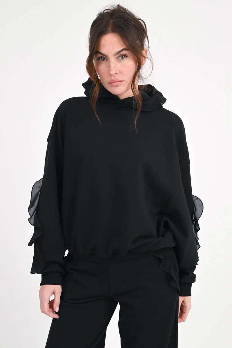 Sweathoodie „Paty“ mit Volants in Schwarz | Love Joy Victory (Größe M / L)