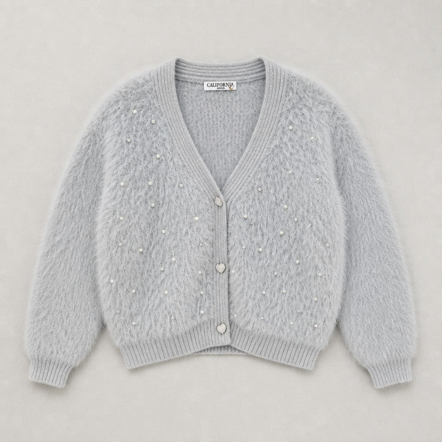 Damen Strickjacke Hellgrau mit Perlen & Herzknöpfen | S/M Strickjacke Das Zierwerk