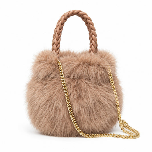 Flauschige Beuteltasche in Rosébeige – mit geflochtenem Henkel & goldfarbener Kette, 25 × 20 cm Tasche V. Milano
