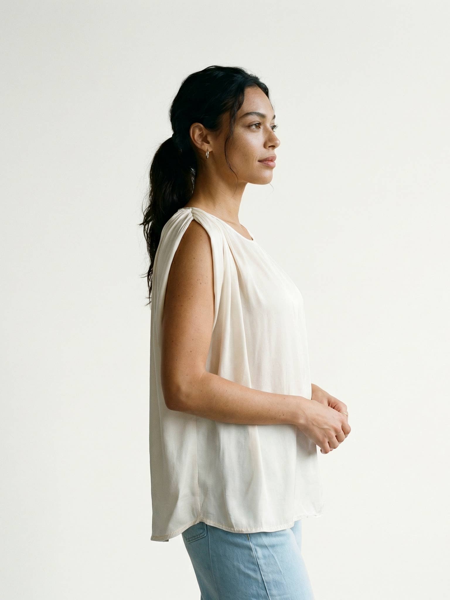 Plissiertes fließendes Top in Himmelblau – lange Ärmel, weiter Schnitt | Cécile Wang Bluse Cécile Wang