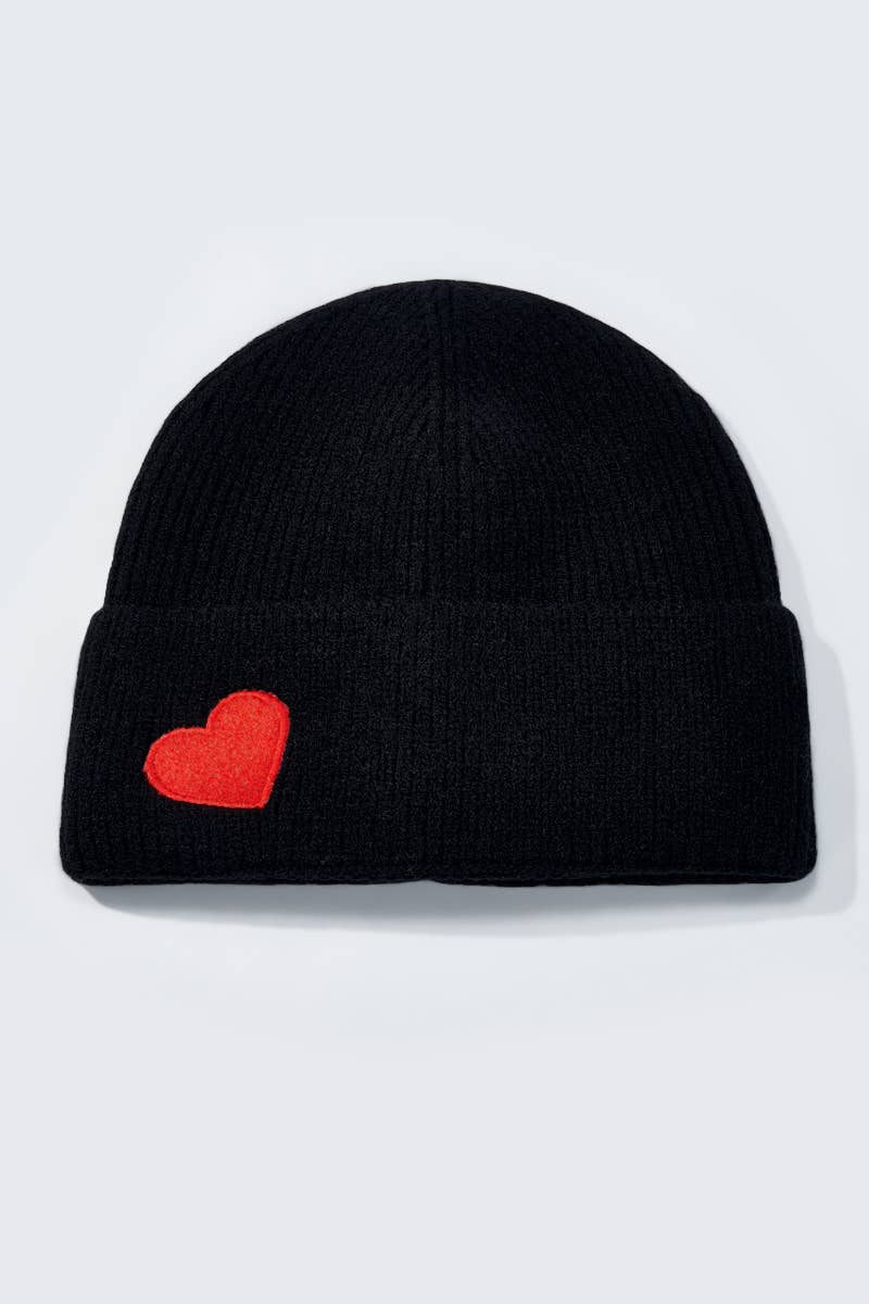 Schwarze Mütze mit rotem Herz – warmer Winter-Beanie aus Acryl