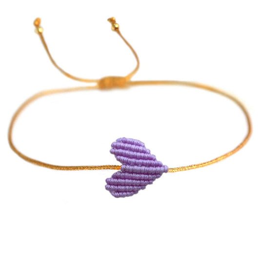 Feines Armband mit lila Herz – handgeknüpft & verstellbar