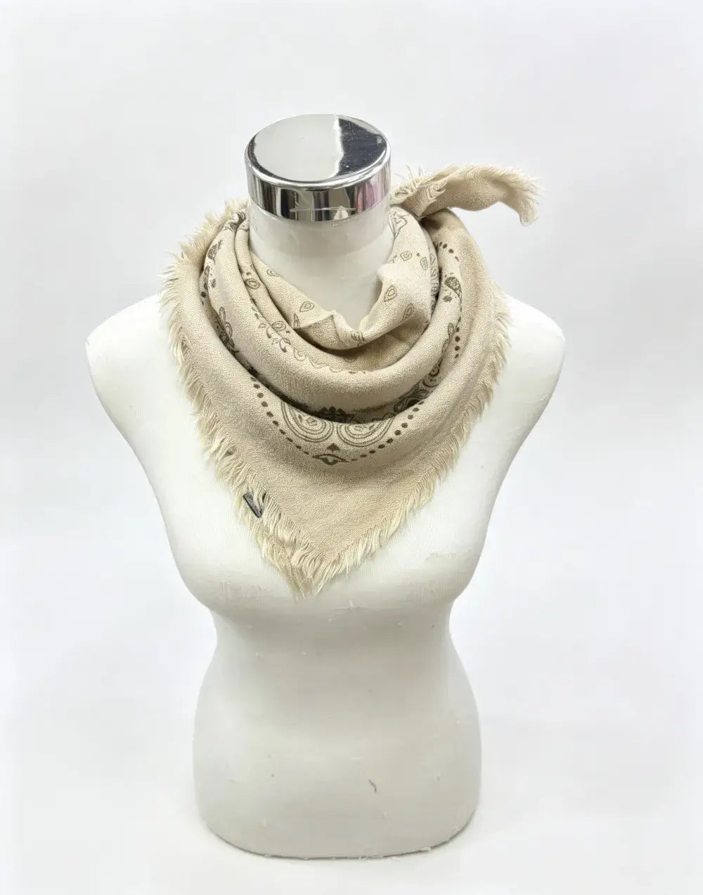 Kleines Quadrat-Halstuch mit Bandana-Motiv – 60×60 cm | Beige | LINETA Schal LINETA