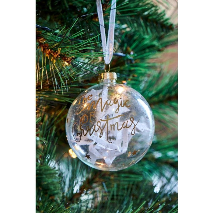 Rivièra Maison Magic Christmas Ornament – Glaskugel mit goldener Aufschrift Baumschmuck Rivièra Maison