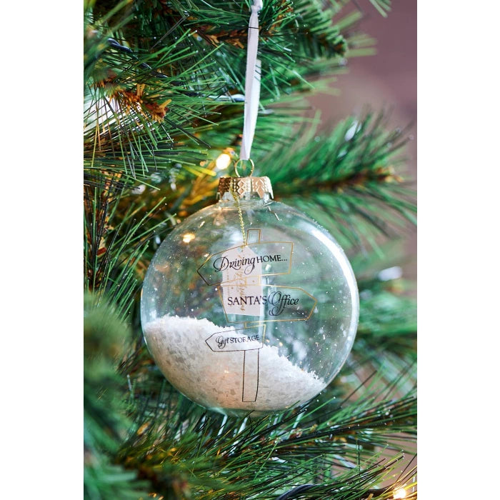 Rivièra Maison Santa’s Office Ornament – Weihnachtskugel mit Wegweiser Ø 10 cm Baumschmuck Rivièra Maison