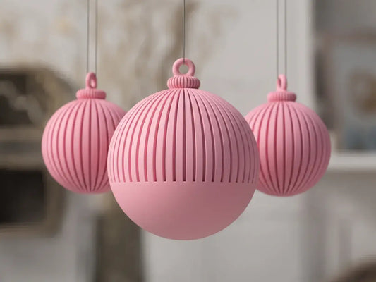 Yuki - Weihnachtskugel: Mattrosa / Halbgestreift Weihnachtsdekoration re3dline