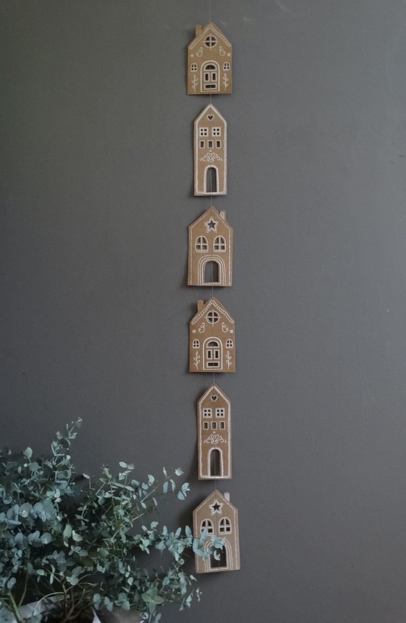 Lebkuchenhaus-Kette von Good Old Friends – Winterliche Dekoration mit Charme