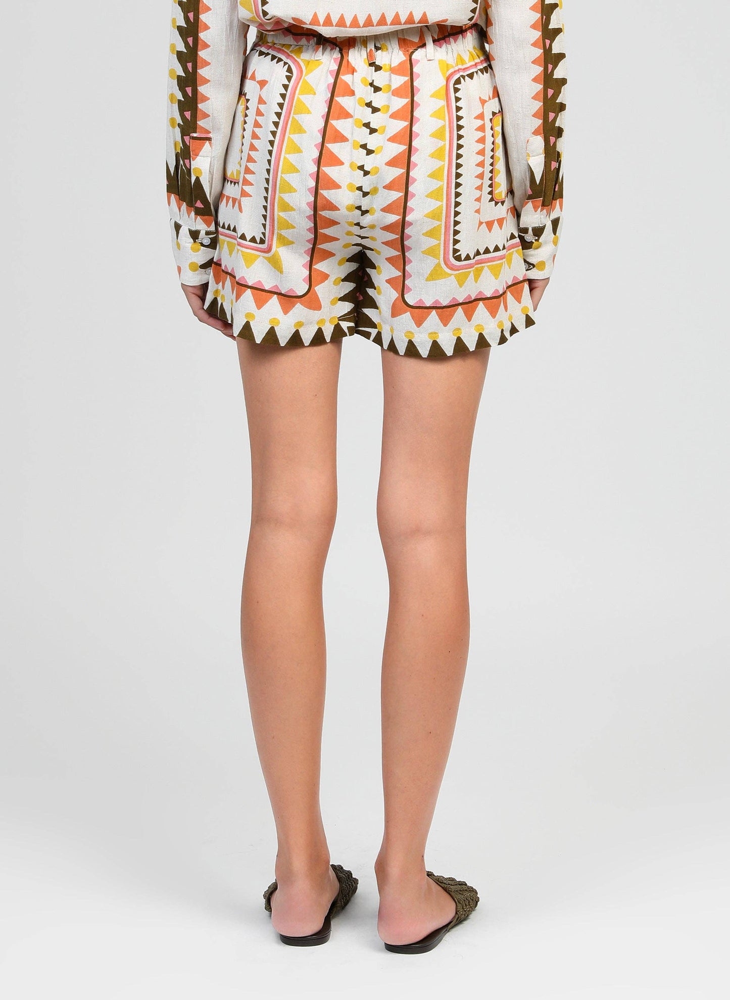 Short – Gr. S, Oliv, gerader Schnitt, elastischer Bund | An’ge Shorts An'ge