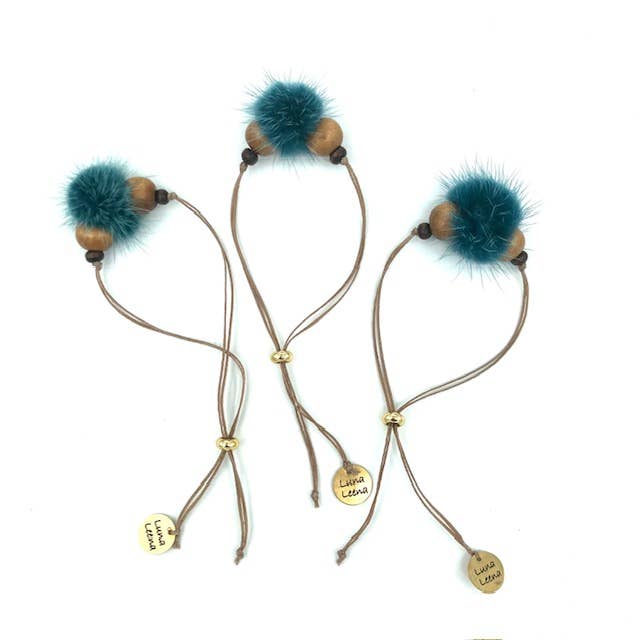 Türkisfarbenes Armband mit flauschiger Perle – handgemacht in Nepal