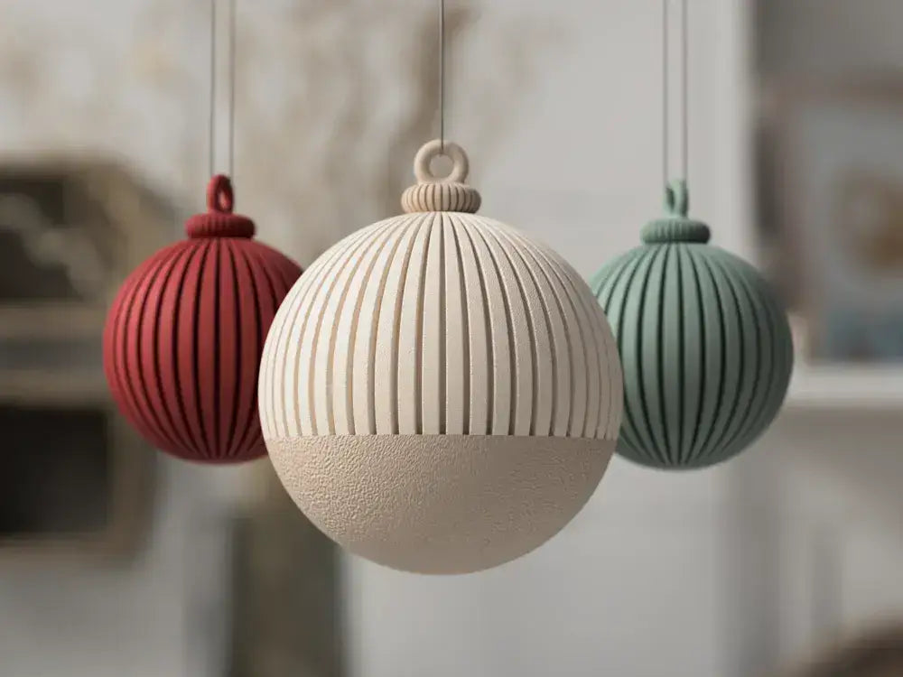 Yuki - Weihnachtskugel: Mattes Rot / Halbgestreift Weihnachtsdekoration re3dline