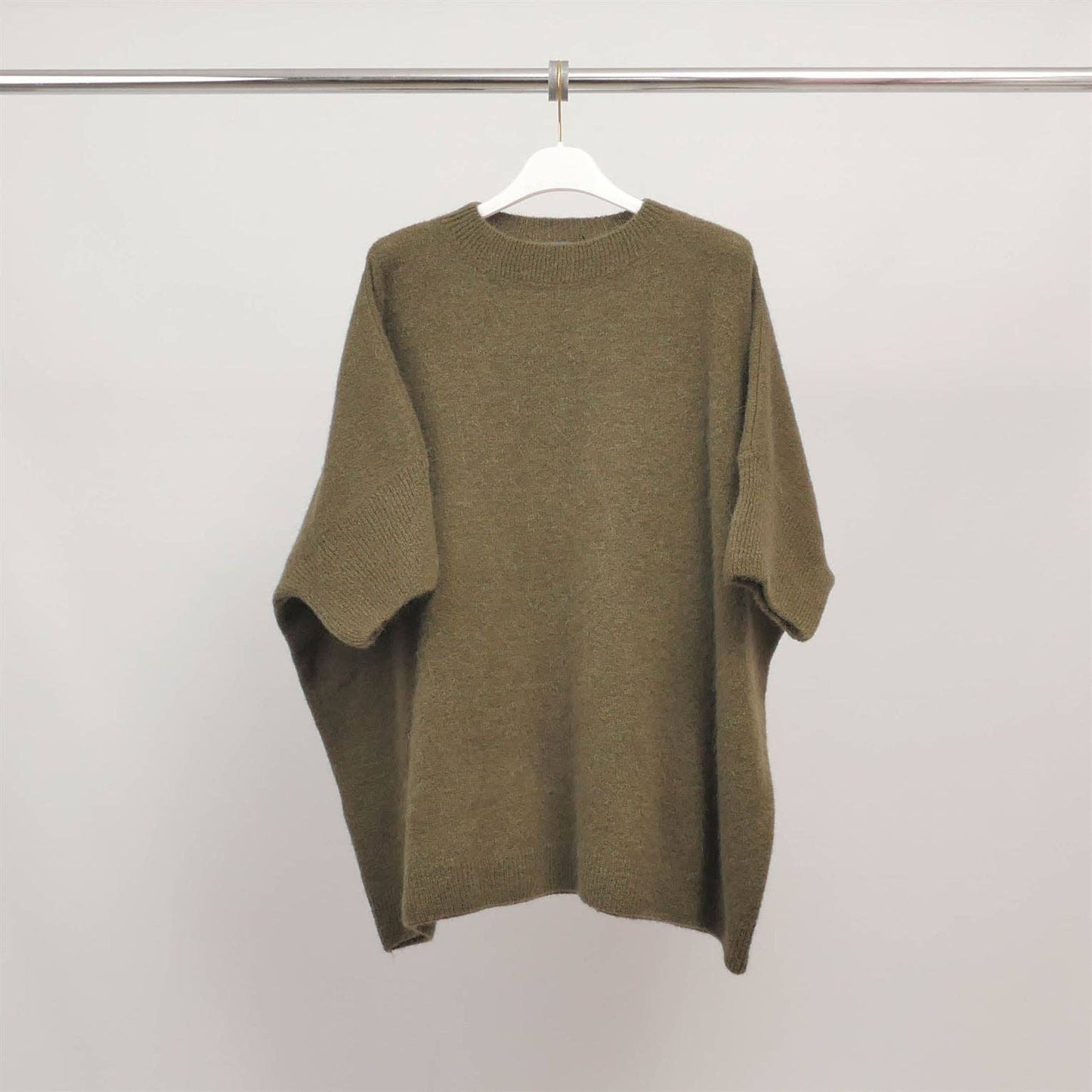 Oversize-Pullover mit kurzen Ärmeln aus flauschigem Strick – Khaki