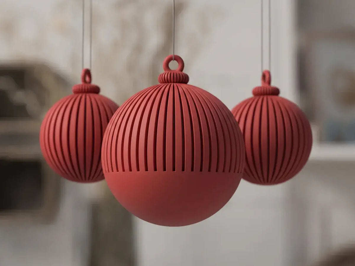 Yuki - Weihnachtskugel: Mattes Rot / Halbgestreift Weihnachtsdekoration re3dline